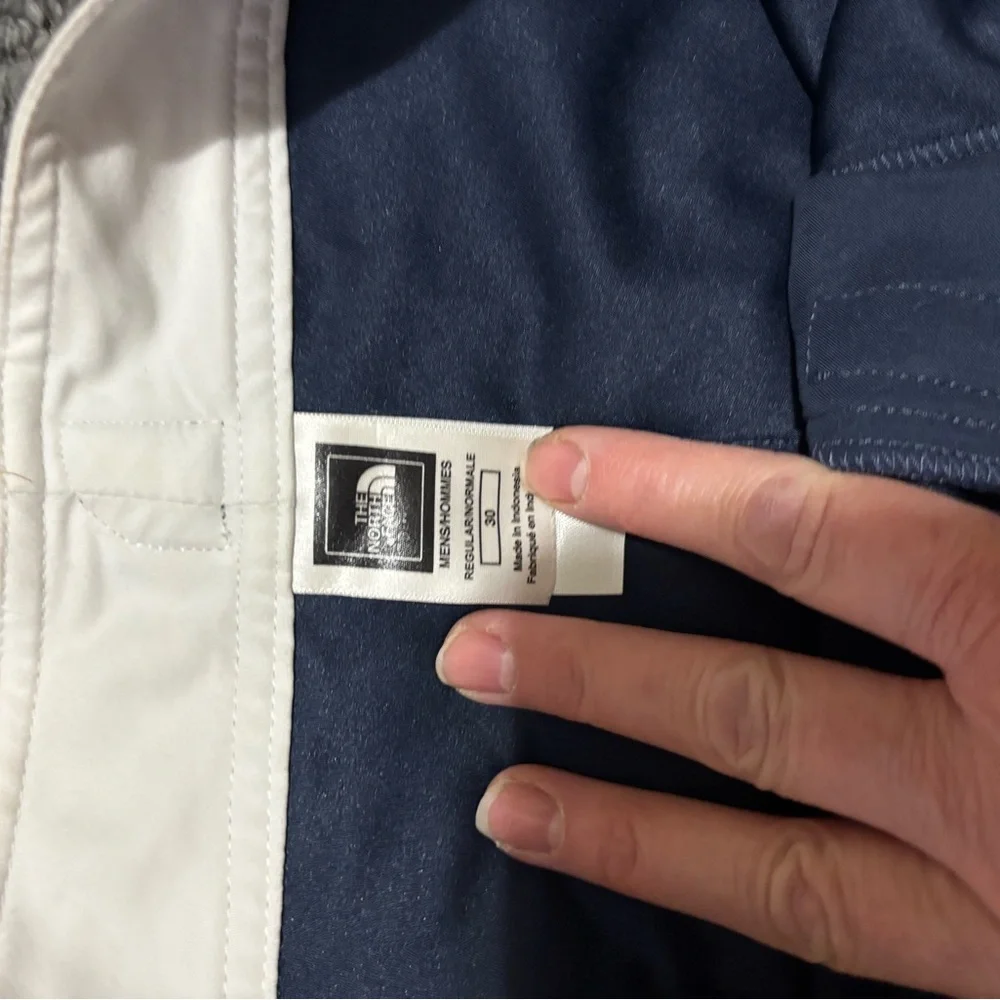 The North Face Navy and Cream Hybrid Shorts size 30